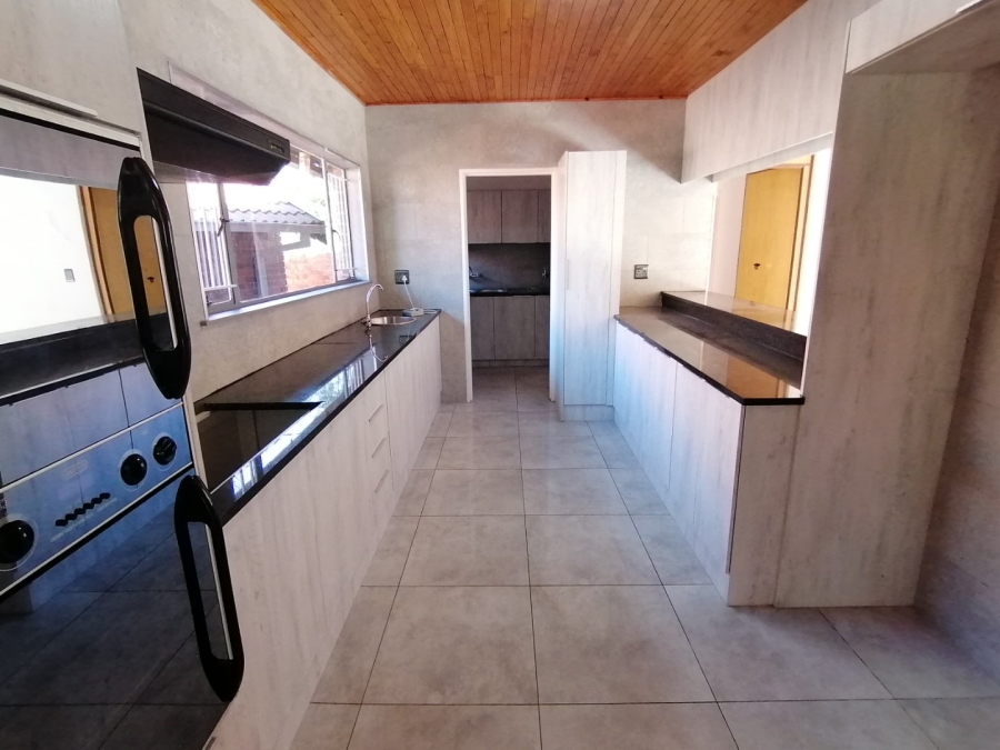 4 Bedroom Property for Sale in Heuwelsig Free State